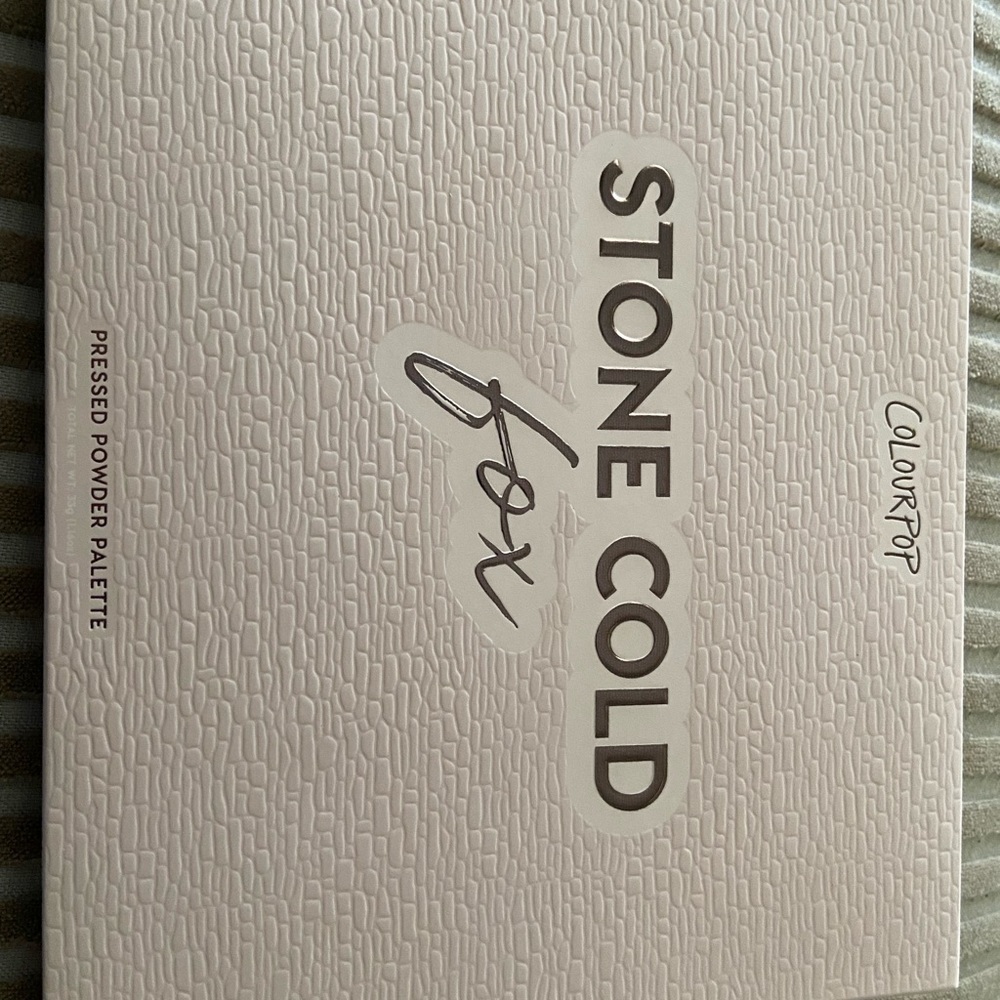 Palette Colour Pop “Stone Cold Fox” (30 colors cool/neutral toned)